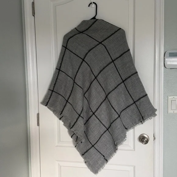 Max Studio Gray and Black Checkered Poncho Cape Shawl One Size - Picture 4 of 10